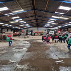 Bezoek aan de ''polderkip'' Bezoek aan de ''polderkip''